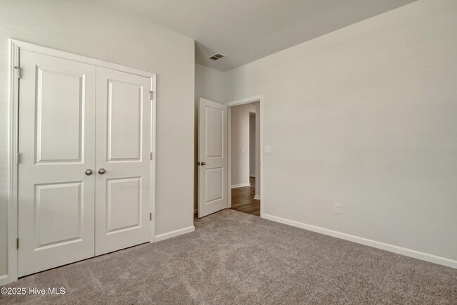Building Photo - 1329 Clendon Cir