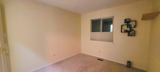 Building Photo - 235 Wellington Cir
