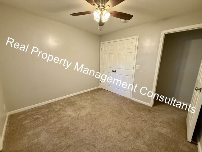 Building Photo - 2 Bedroom In Westport Rent Special