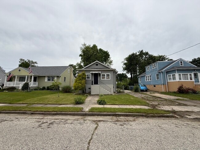 Building Photo - 718 Green Ave
