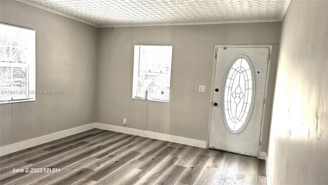 Building Photo - 626 S 28th Ave