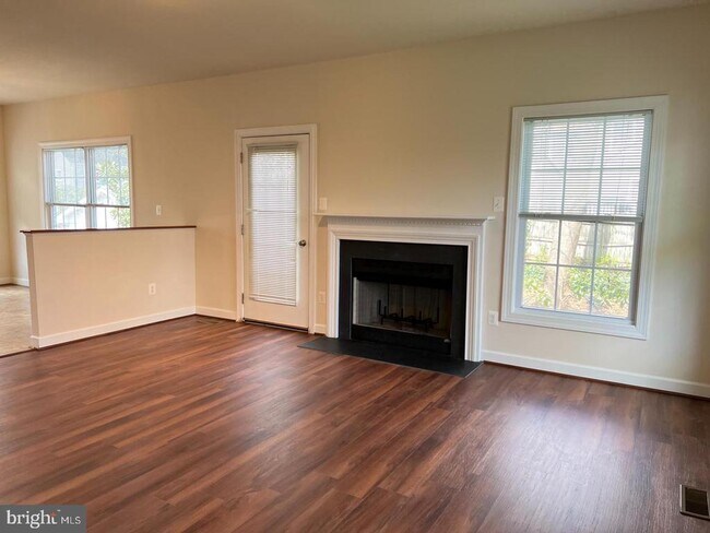 Building Photo - 6930 Westlawn Dr