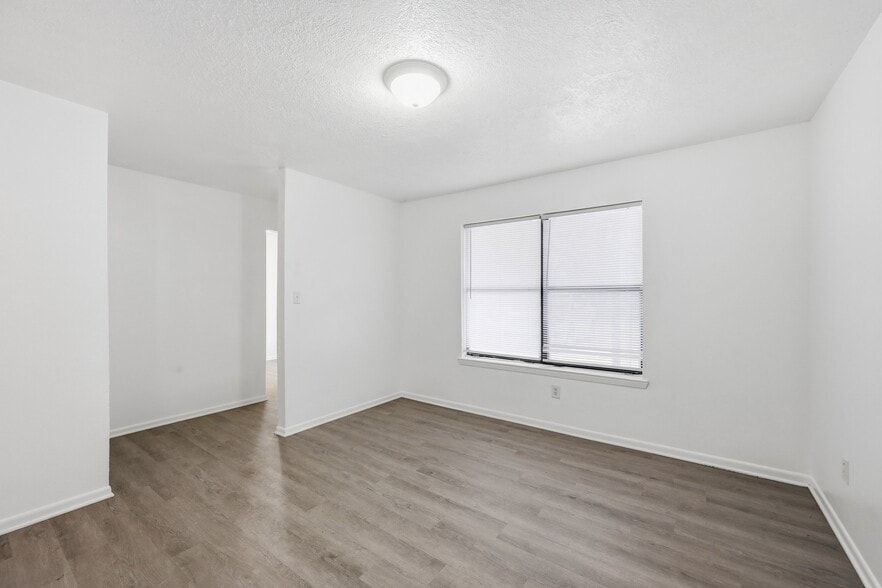 Building Photo - 1410 S Elizabeth Ave
