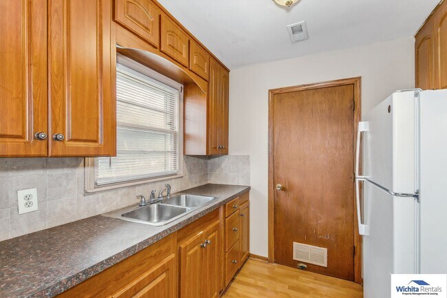 Building Photo - 2 bedroom near Wichita State University