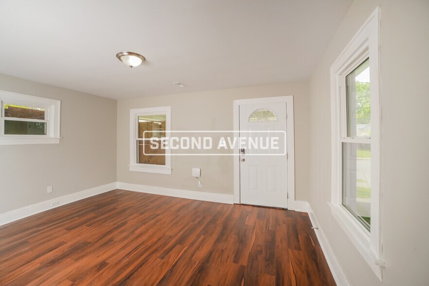 Building Photo - 3030 Greenwood Ave