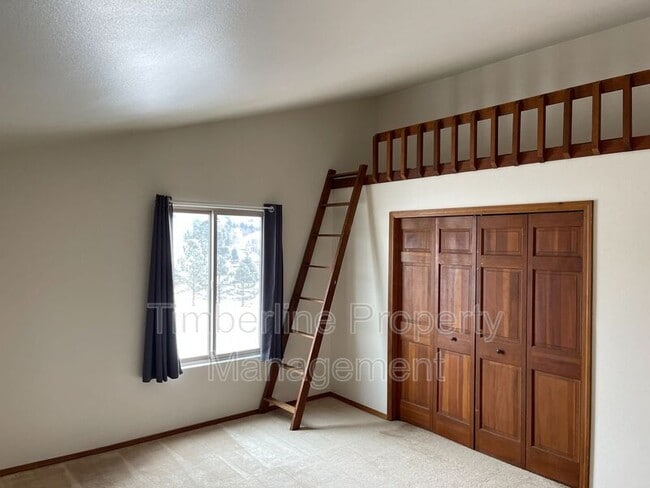 Building Photo - 936 Caribou Dr W