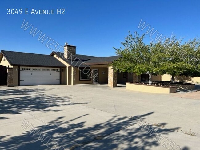 Primary Photo - 3049 E Ave H10