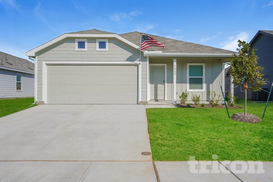 Primary Photo - 3028 Yellow Pne Ave