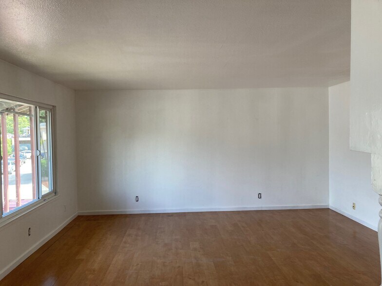 Building Photo - 797 Farm Dr