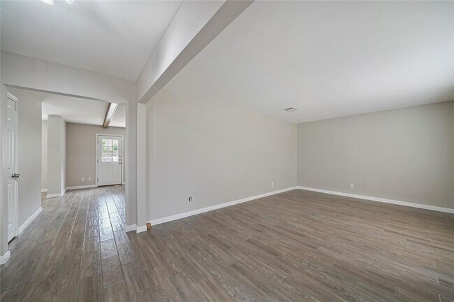 Building Photo - 643 Ames St
