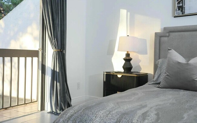 Building Photo - 819 Windermere Way