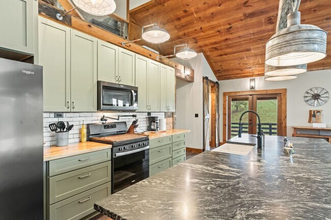 Building Photo - 299 Westview Dr