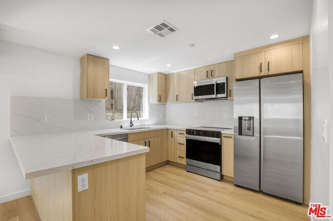 Building Photo - 10826 Hesby St
