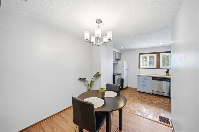 Building Photo - 3438 W 133rd St