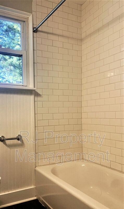 Building Photo - 3810 Montclair Dr
