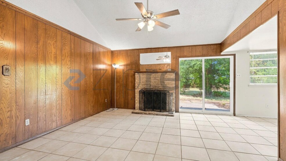 Building Photo - Unit