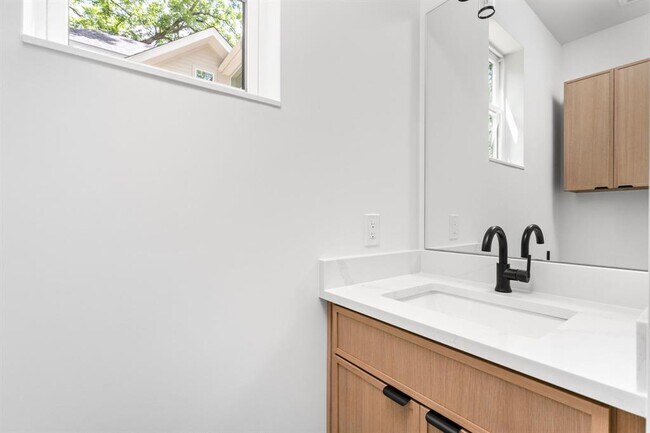 Building Photo - 2917 Lyons Rd