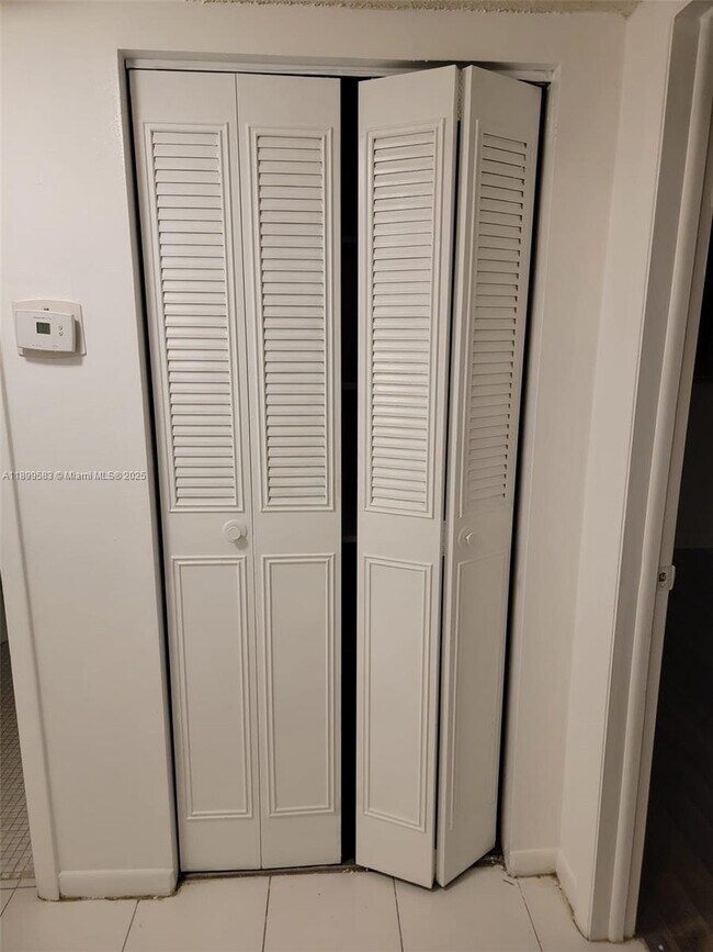 Building Photo - 30 SE 4th Ave