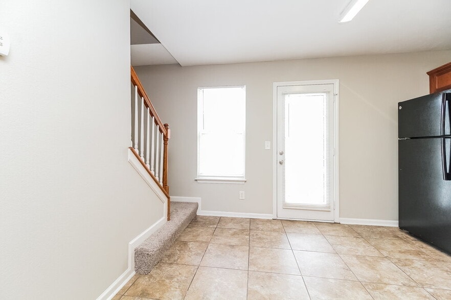 Building Photo - 8029 Logan Dr