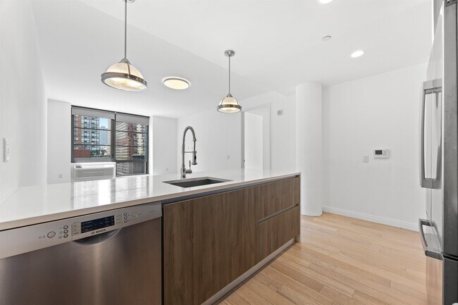 Building Photo - 160 1st St