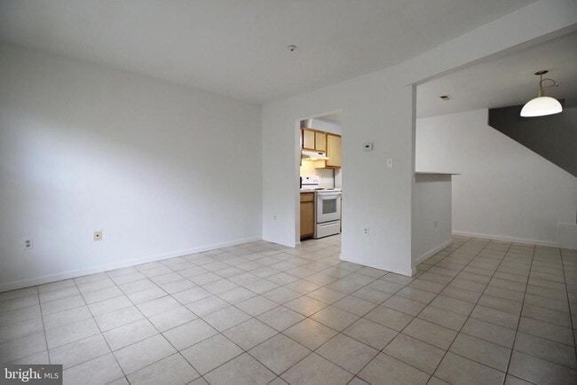 Building Photo - 10144 Reprise Dr