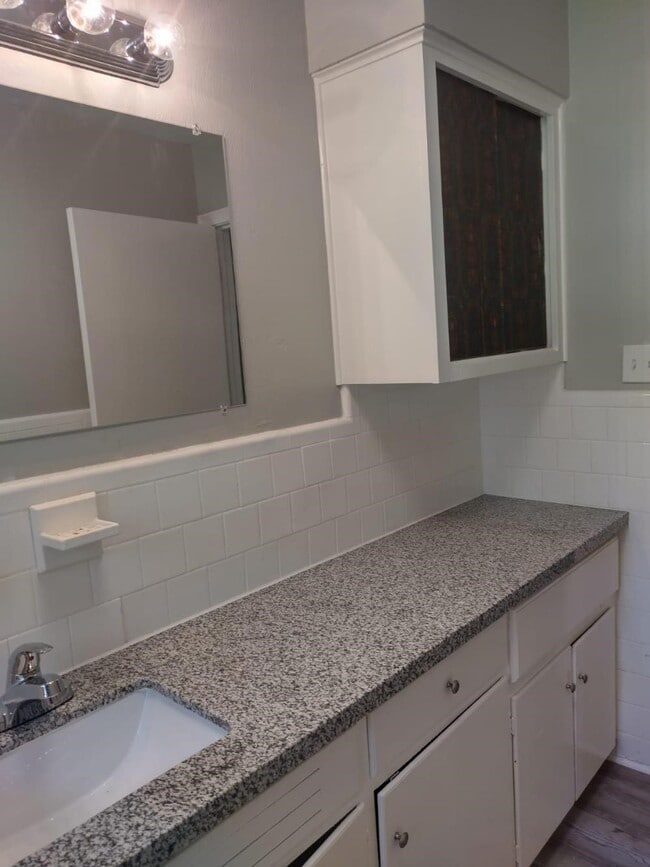 Building Photo - 1220 Walnut St