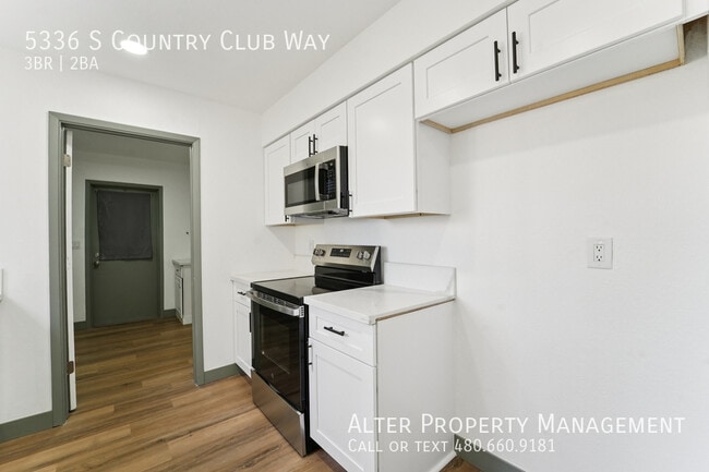 Building Photo - 5336 S Country Club Way