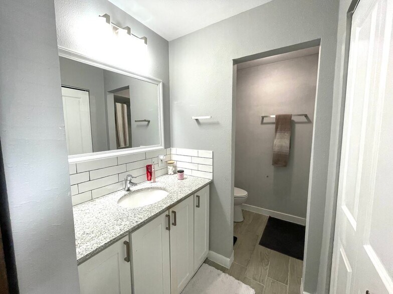 Building Photo - 709 Blue Grass Dr