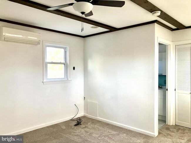 Building Photo - 131 N Main St