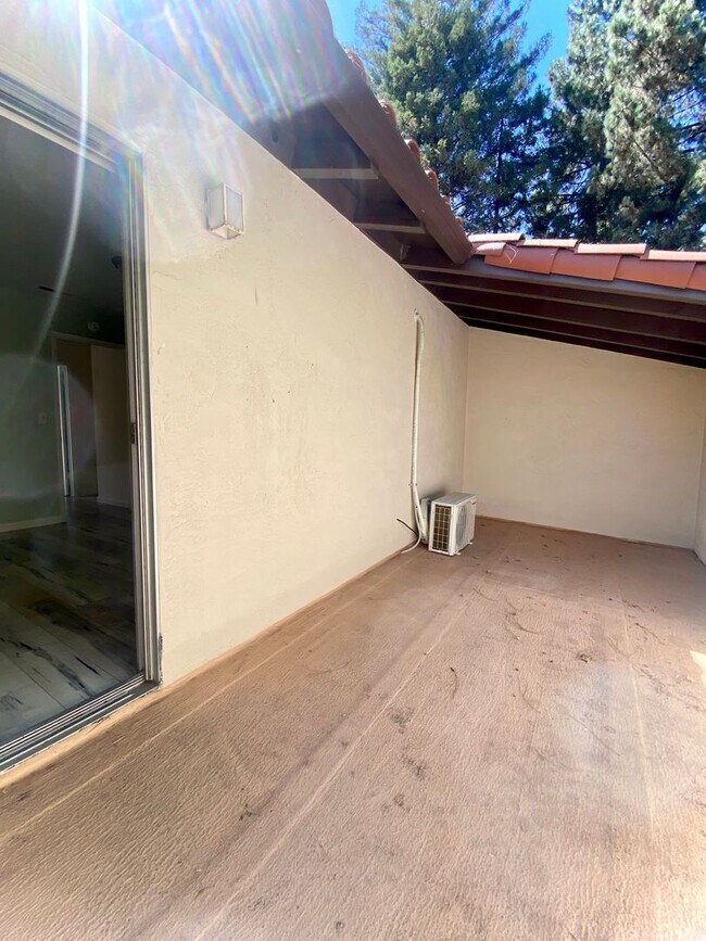 Building Photo - Charming 2-Bedroom Townhouse in Fremont - ...