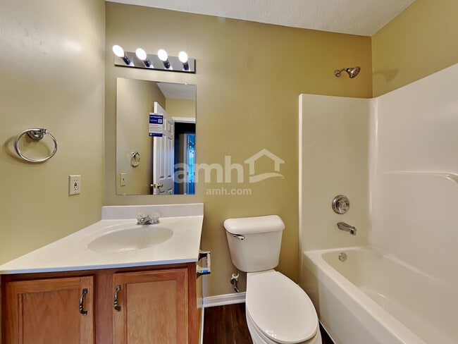 Building Photo - 818 Somerset Ct