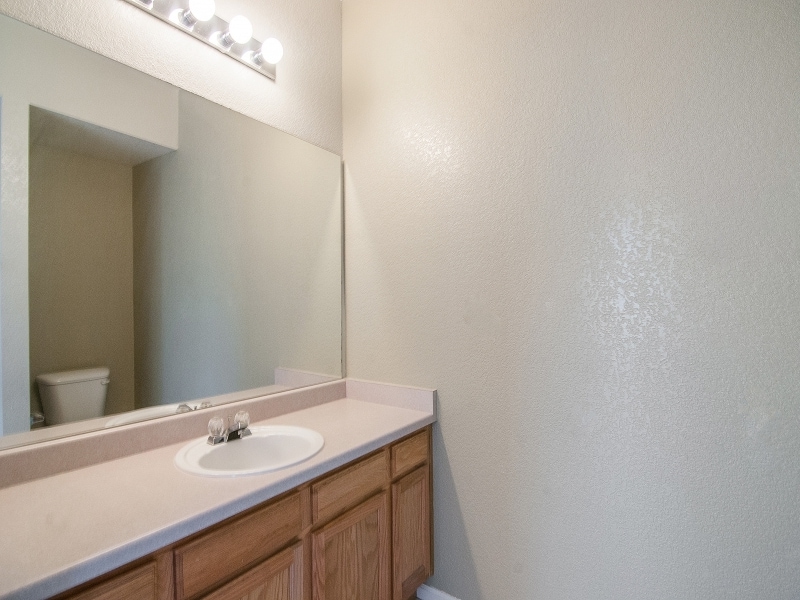 Building Photo - 905 S Zeno Way