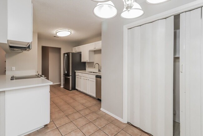 Building Photo - 6200 Kary Lynn Dr S