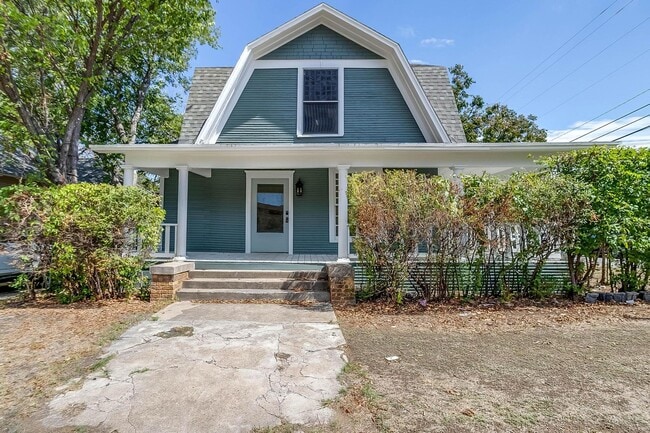 Primary Photo - Large Newly Remodeled Home in Historic Fai...