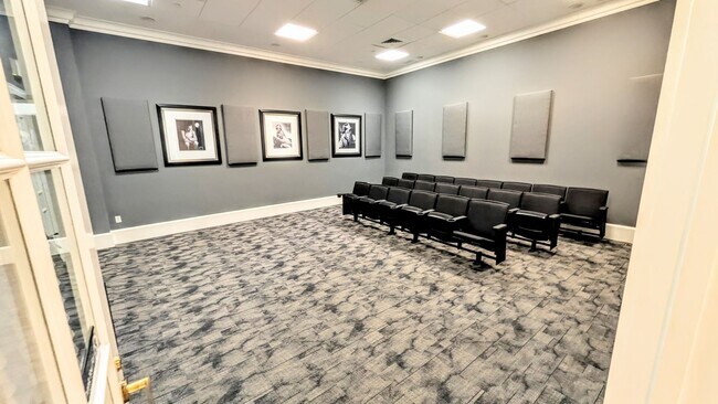Building Photo - Annual (furniture Optional) furnished/Seasonal/short term 2 bedroom 2 bath In the Renaissance