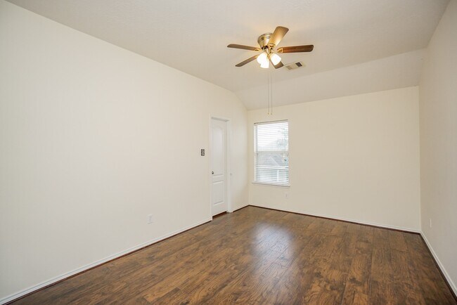 Building Photo - 1323 Colonial Manor Dr