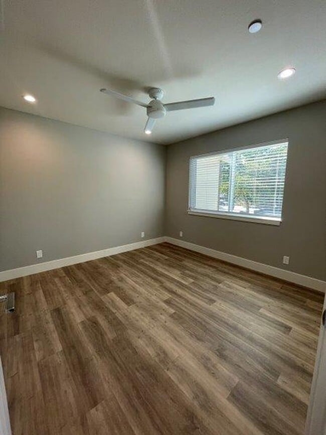 Building Photo - Tahoe Park 2 Bedroom Near UC Davis Med Center