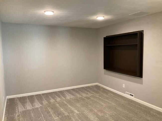 Building Photo - 501 Dartmouth Dr