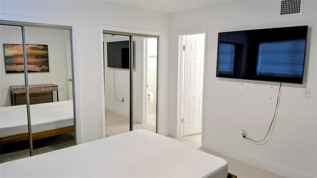 Building Photo - 3855 SW 79th Ave