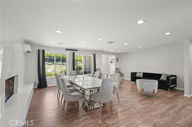 Building Photo - 18433 Tarzana Dr