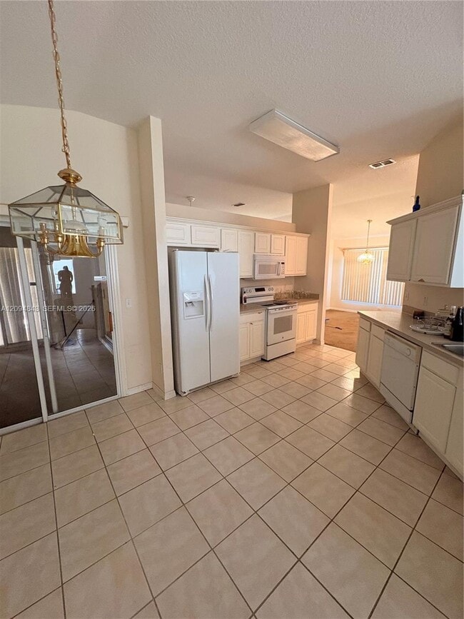 Building Photo - 608 Gentle Breeze Dr