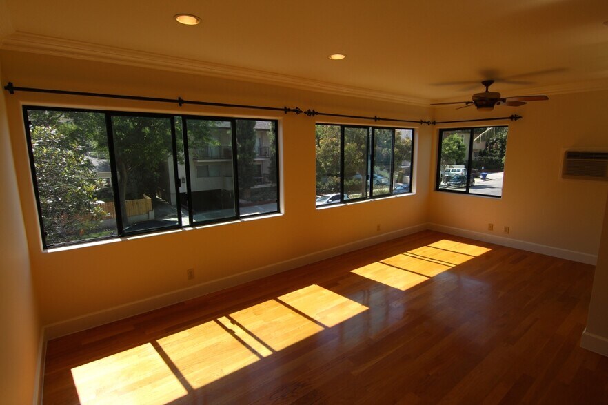 Building Photo - 600 N Sweetzer Ave