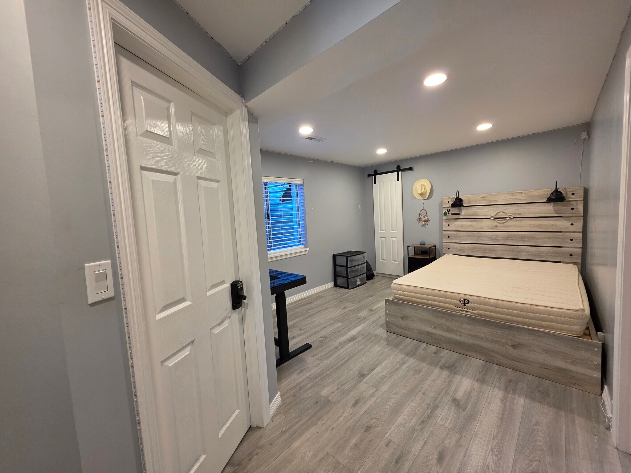 Building Photo - 9536 W Avalon Dr