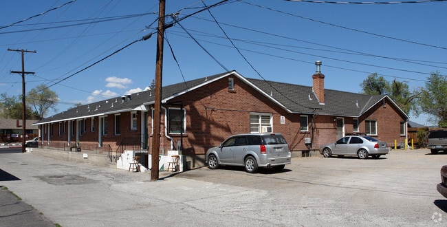 Building Photo - 550 S Wells Ave