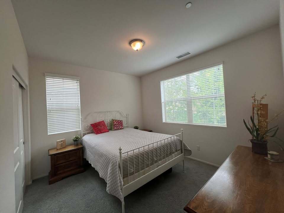Building Photo - 747 E Lemon Swirl Dr