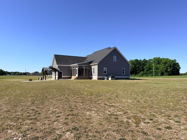 Building Photo - Quiet Country Living on 6+ Acres Between Rocky Mount and Wilson