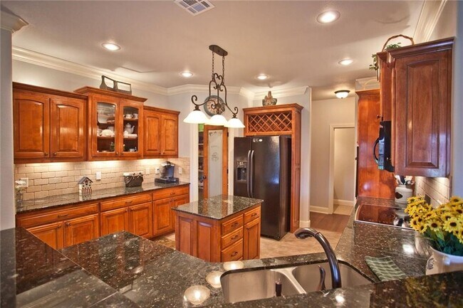 Building Photo - 1051 Hunters Pointe
