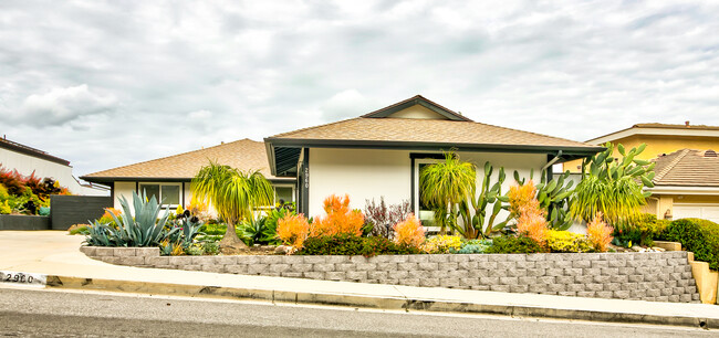 Building Photo - 2960 Calle Grande Vista