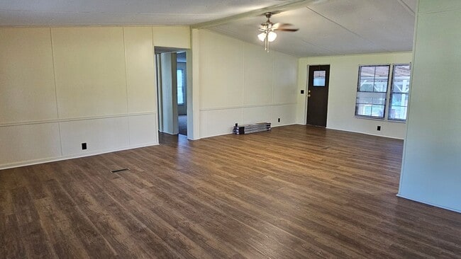 Building Photo - mobile home conveniently located