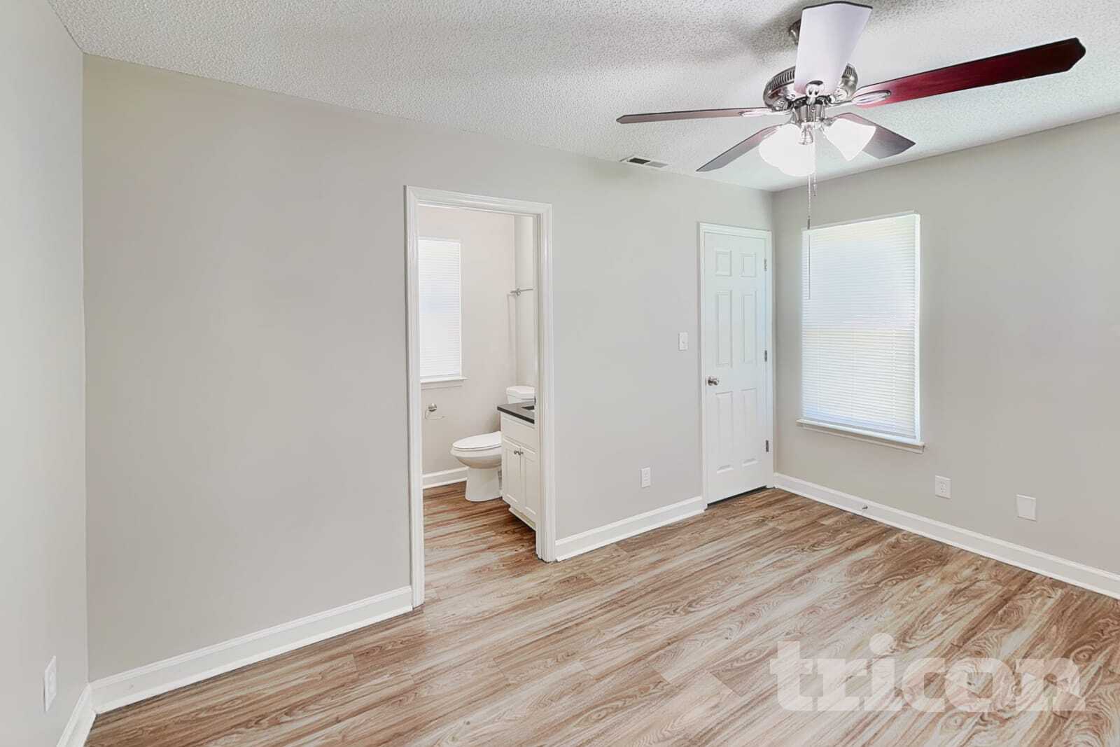 Building Photo - 809 Valley Creek Dr